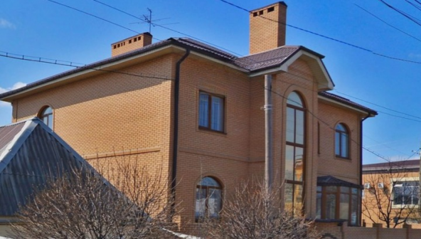 Имущество под арестом: на Дону распродают залоговые квартиры, дом и паркинг