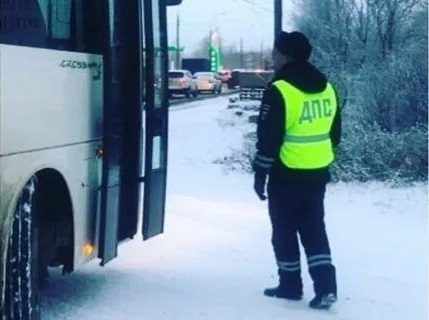 Движение межрайонных автобусов запретили в Самарской области из-за ледяного дождя - фото 1