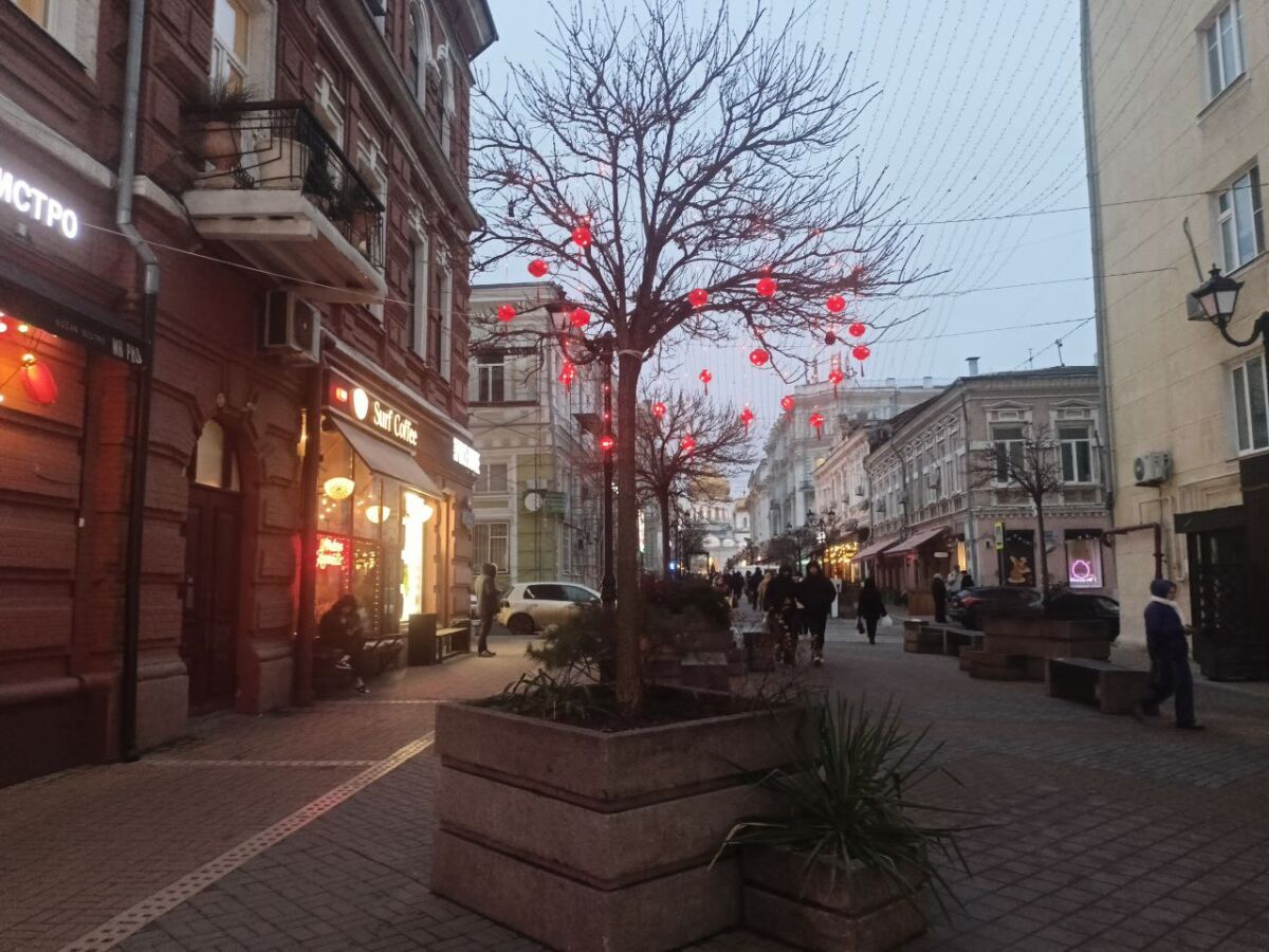 Власти Ростова добиваются ₽2,3 млн с кафе и ресторанов за незаконные веранды - фото 1