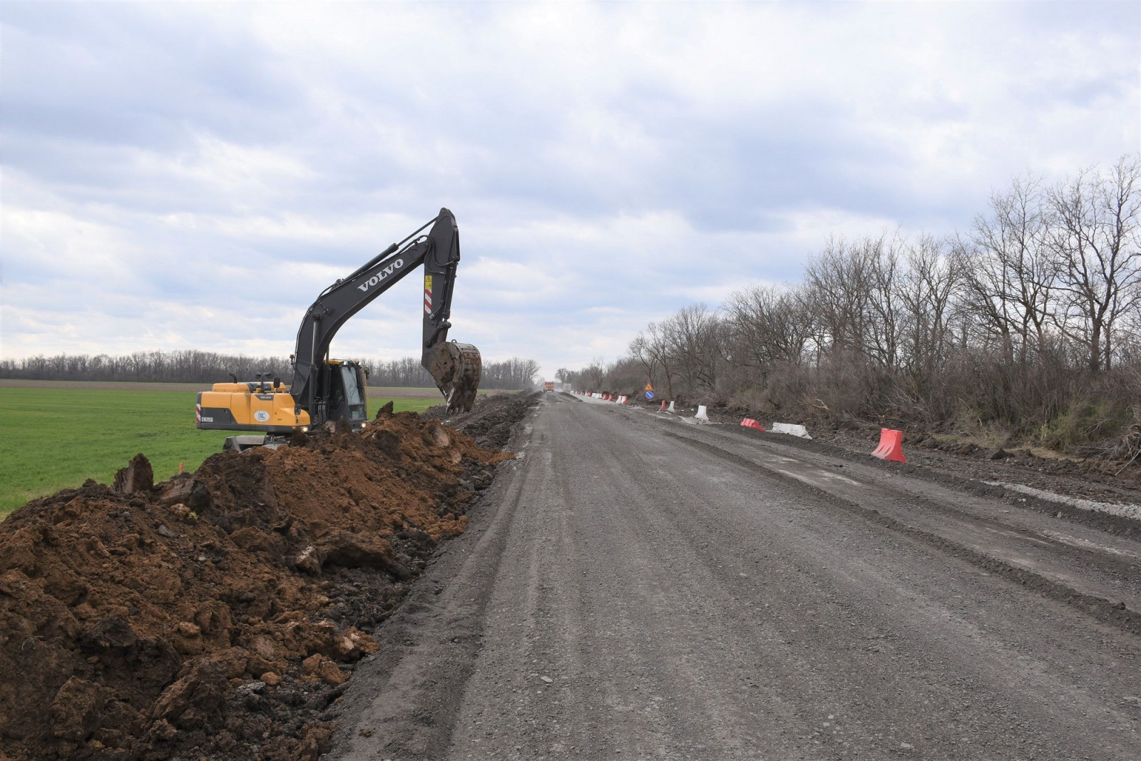 К октябрю в Константиновском районе отремонтируют дорогу из Шахт до х. Гапкин - фото 1