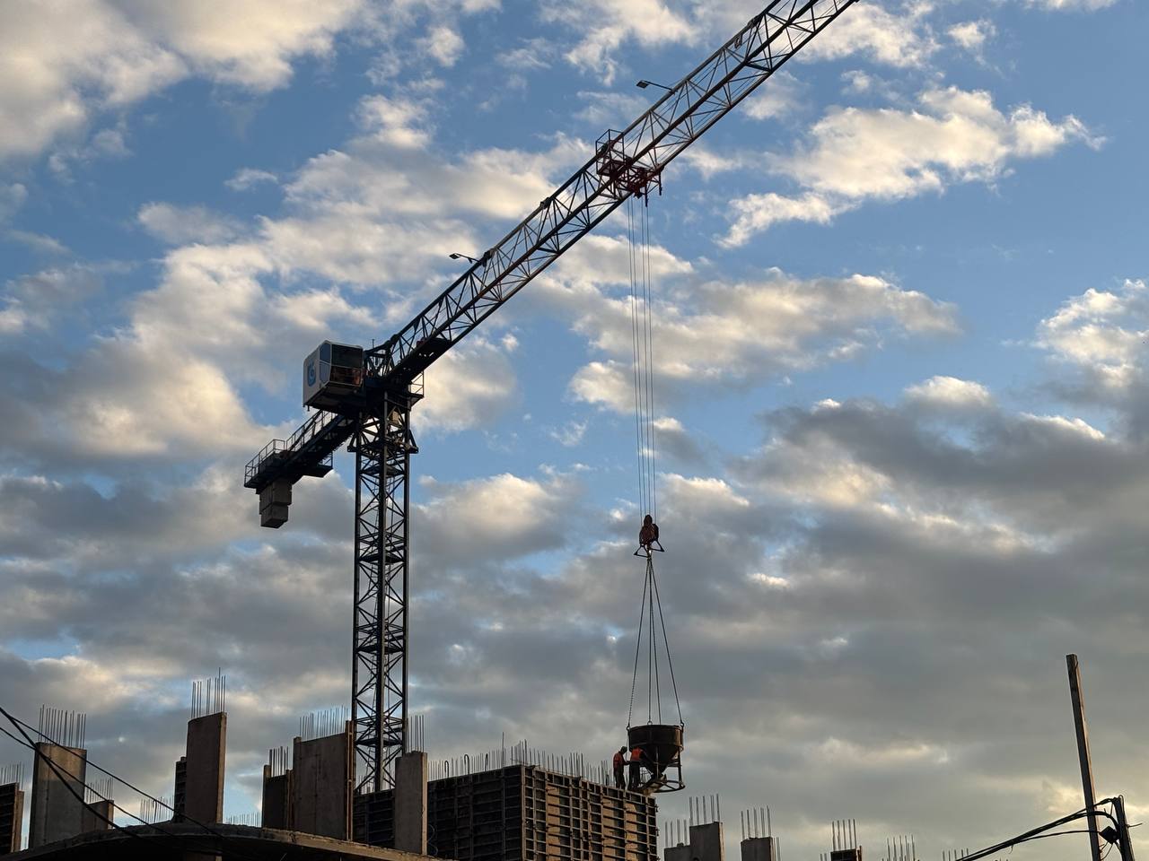 Еще один дом для расселения достроили на Автозаводе  - фото 1