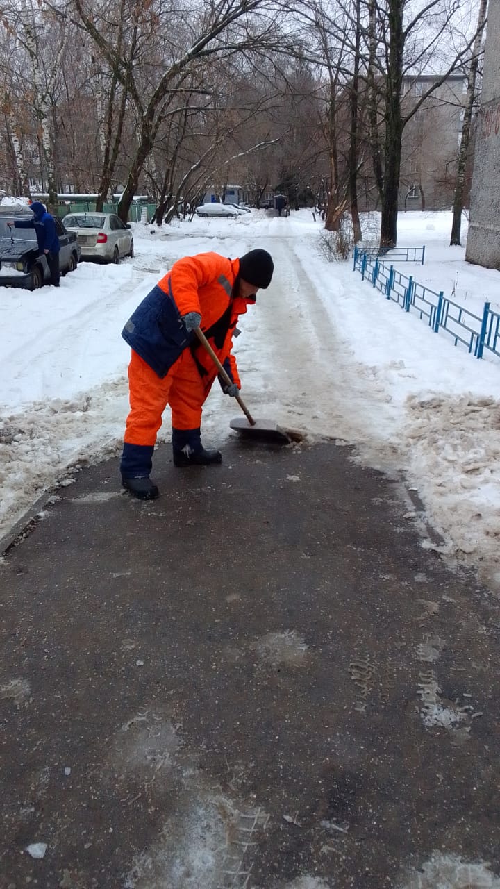 Около 5 тысяч дворников и дорожников убирают от снега Нижний Новгород