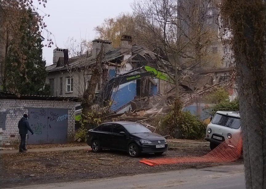 Два дома начали сносить в нижегородском квартале «Красный просвещенец» - фото 1