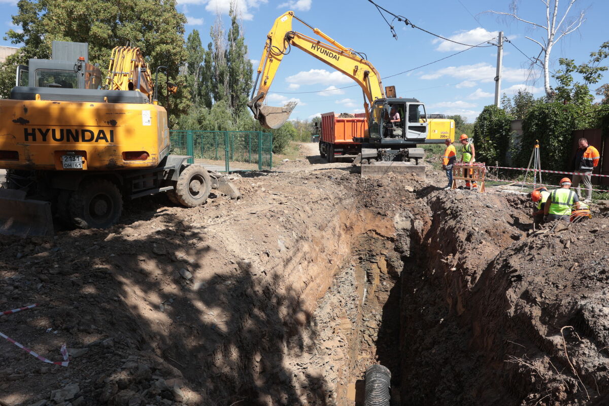 В Шахтах ремонт коллектора планируют завершить к октябрю 2025 года - фото 1