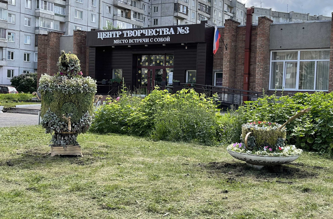 В Кировском районе в Красноярске установлены самовар и чайная пара
